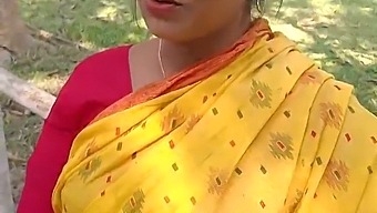 Desi Housewife Shari Bhabhi'S Hot And Sexy Sex Story